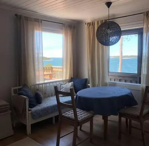 Alpstuga Klippan - Moekki Omalla Rannalla Nauvossa *